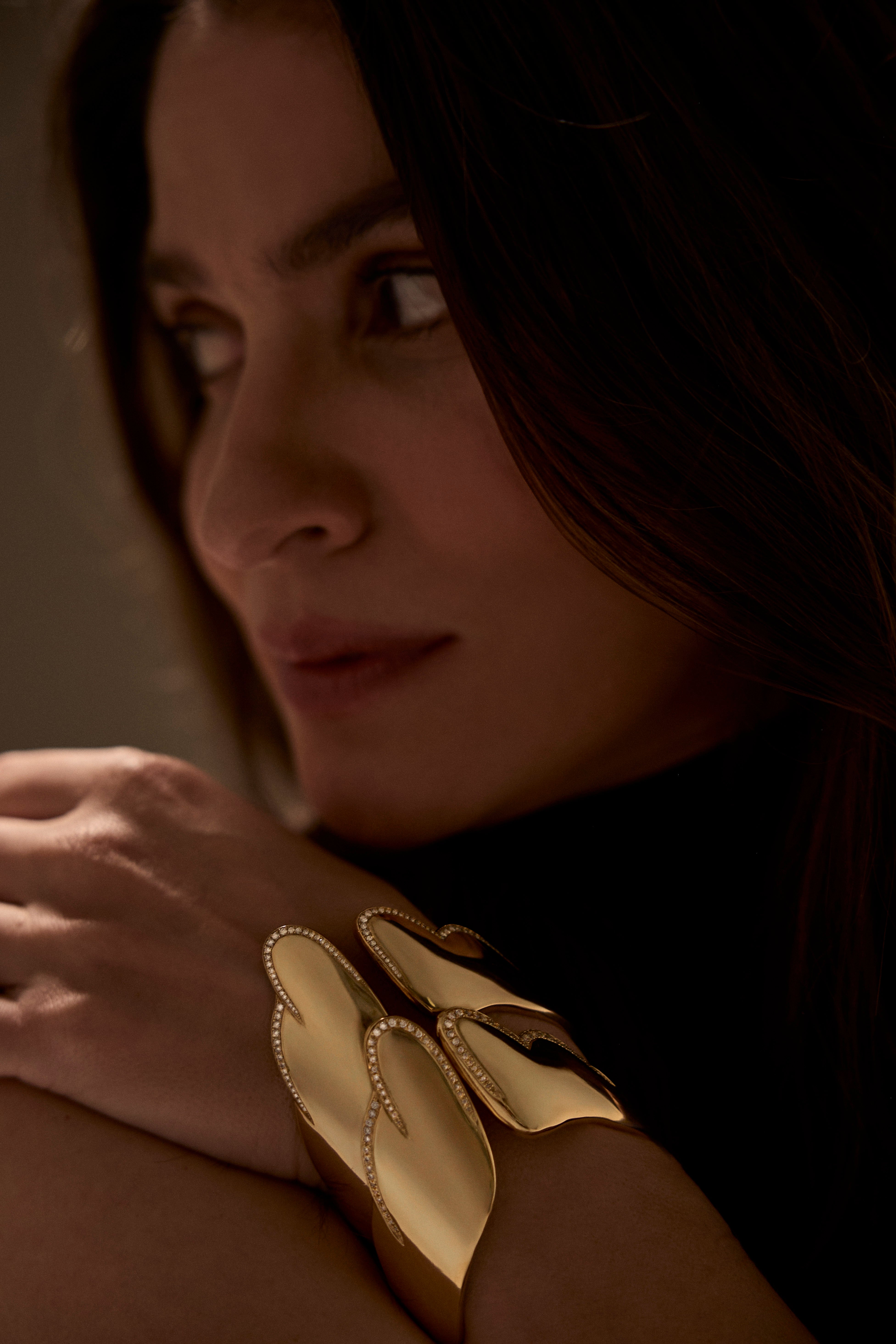 Alis Propriis Volat Moissanite Bracelet